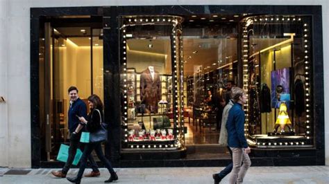 prada quotarsi a milano|Prada ‘optimistic’ about Milan listing, heir of fashion group says.